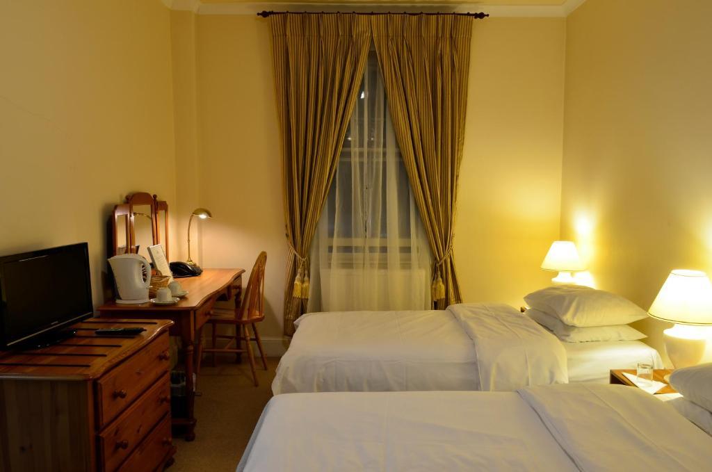 The Imperial Hotel Stroud  Esterno foto