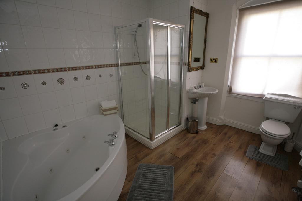 The Imperial Hotel Stroud  Esterno foto