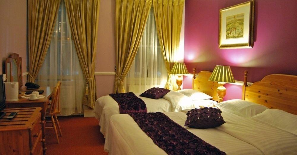 The Imperial Hotel Stroud  Esterno foto